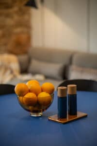 Dayly table oranges sofa