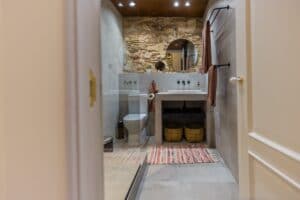 Barcelona apartment holiday home bathroom