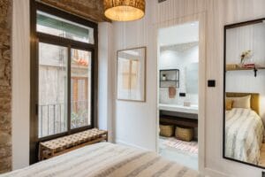 Barcelona apartment holiday home bedroom en suite bathroom
