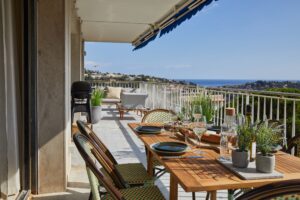Villefranche apartment holiday home terrace dining table lounge area ocean view