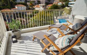 Villefranche apartment holiday home balcony sun loungers