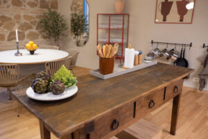 Rome apartment holiday home antique furniture