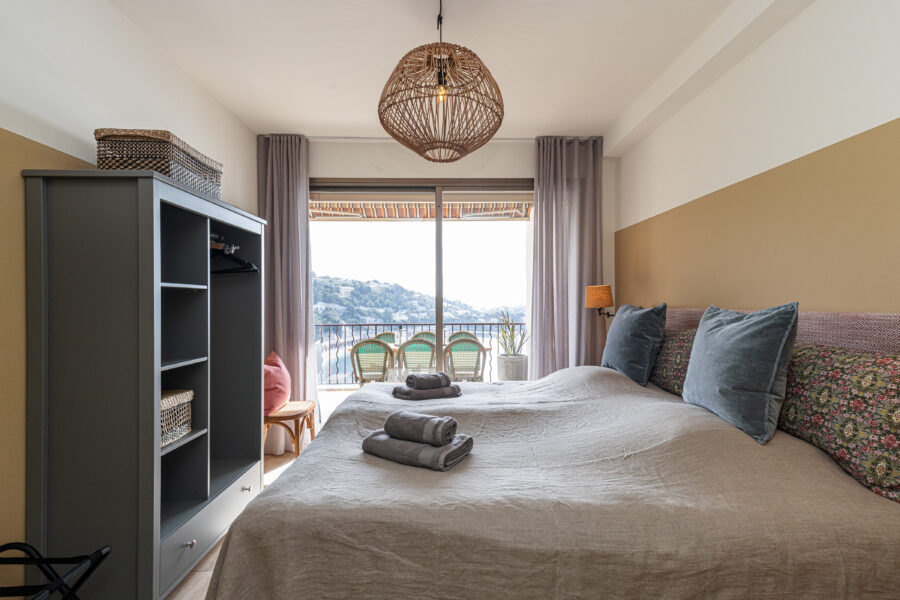 holiday home villefranche-sur-mer bed view